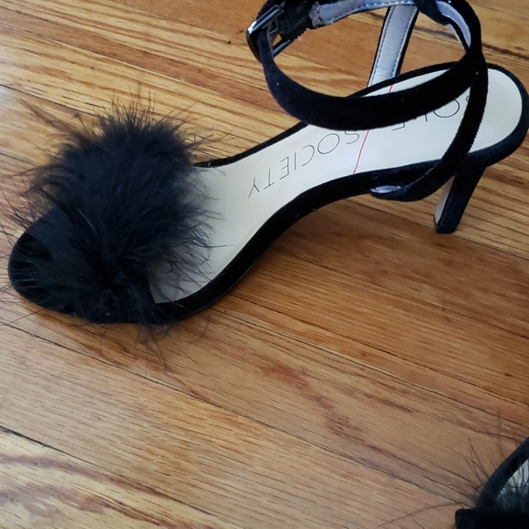 Black heels - Picture 2 of 5